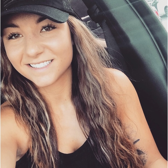 Meet your Posher, Sierra - Picture 1 of 1